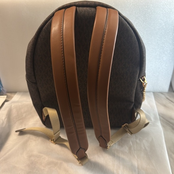 MICHAEL KORS BROWN SIGNATURE COLOR 
Maisie Medium Pebbled Leather 2in-1 BackpacK - Picture 3 of 8